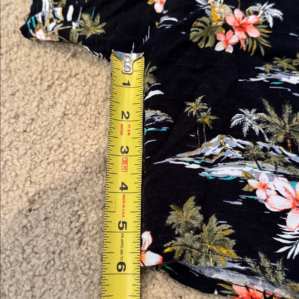 Hawaiian button down crop top - Picture 3 of 3